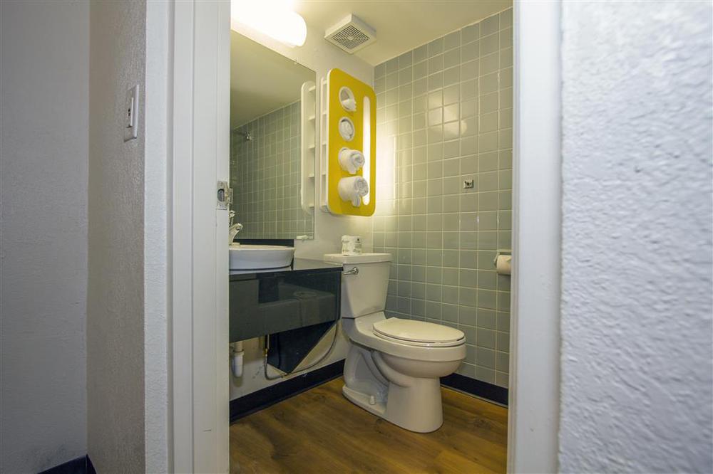 Motel 6-Geneva, Oh Rom bilde