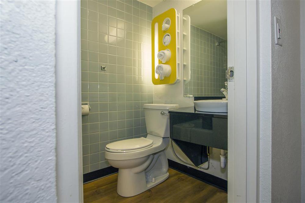 Motel 6-Geneva, Oh Rom bilde
